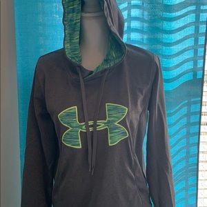 Women’s Under Armour Sz m sweatshirt EUC ❤️